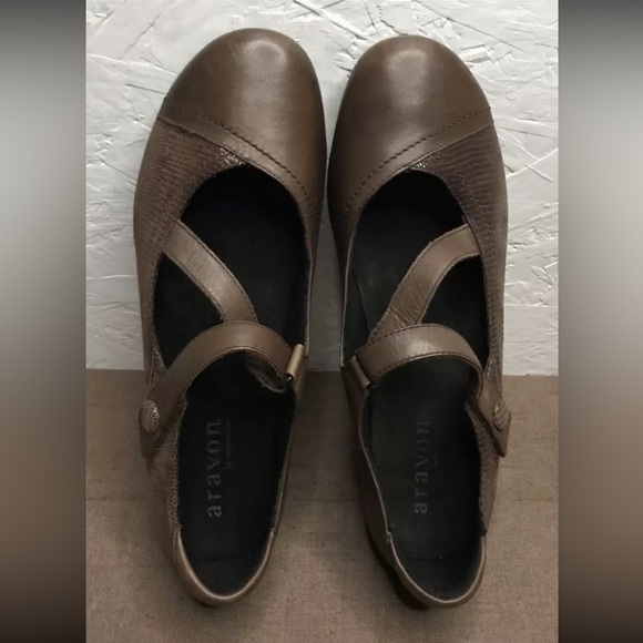 EUC! ARAVON Portia Size 9.5D (Wide) Brown Leather Casual Dress Pump (AAZ09BRM) - Picture 11 of 16